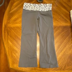 EUC Lululemon Cropped yoga pants Sz 4